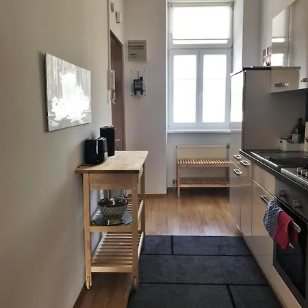 Near Yppenplatz & Brunnenmarkt Wiedeń