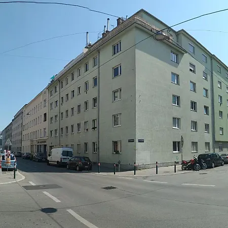 Family-friendly Flat With Balcony * Vienna