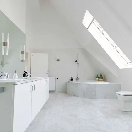Extraordinary Center @stephansplatz Apartment
