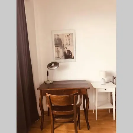 Mitten Im Achten. Zentrale In