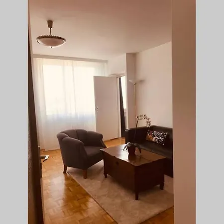 Apartment Mitten Im Achten. Zentrale In Wien