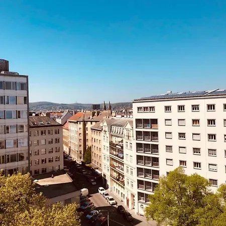Mitten Im Achten. Zentrale In Apartment *