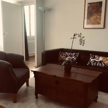 Mitten Im Achten. Zentrale In Apartment