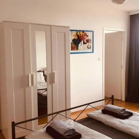 Apartment Mitten Im Achten. Zentrale In
