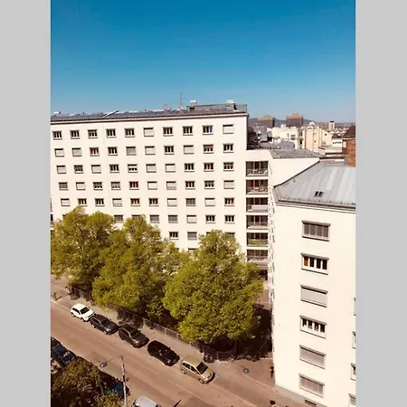 Mitten Im Achten. Zentrale In