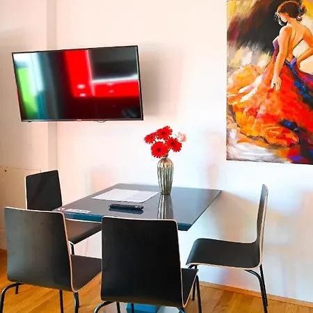 Modern Naschmarkt Apartment *