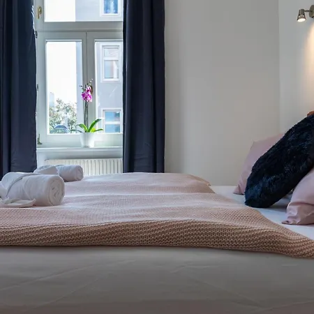 Apartment Yeshello Elegant Near Wien