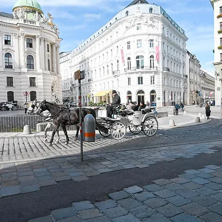 Delightful Hofburg Διαμέρισμα *