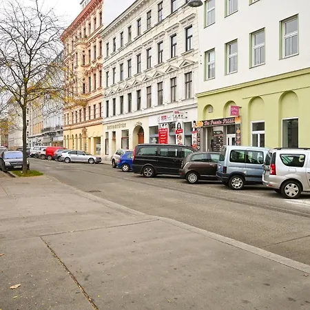 Elegant Augarten