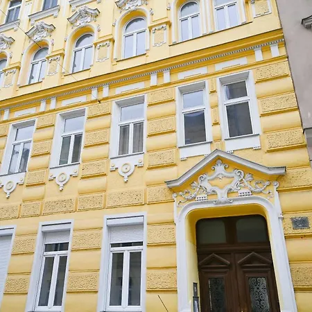 Elegant Augarten