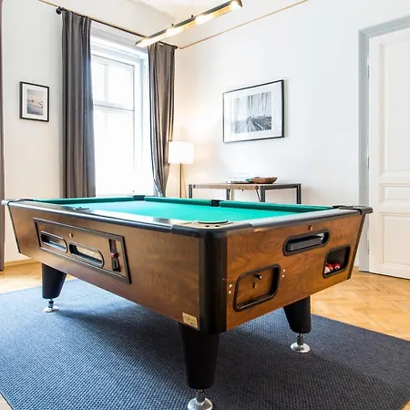 Spacious And Extraordinary Apartment Vienna
