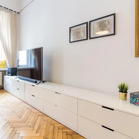 Spacious And Extraordinary Apartment *
