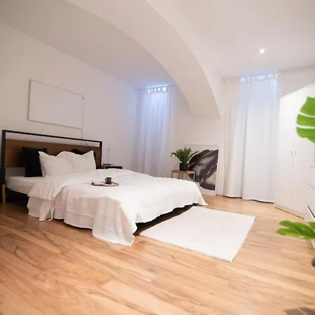 Trendy Souterrain Loft - Near Center