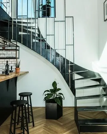 Blackriver Loft Mit Gratis Parkplatz Nahe Schoenbrunn Und U6 Apartment Vienna