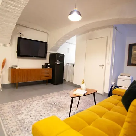 Trendy Souterrain Loft - Near Center