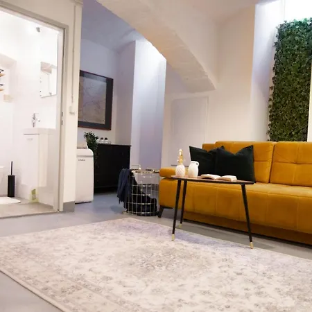 Trendy Souterrain Loft - Near Center Apartment
