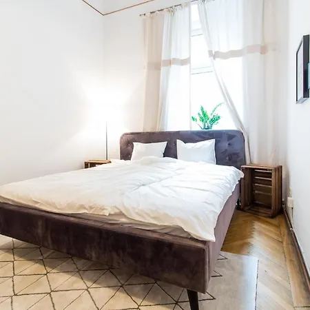 Spacious And Extraordinary Apartment