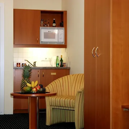 Otel 900 M Zur Oper Viyana