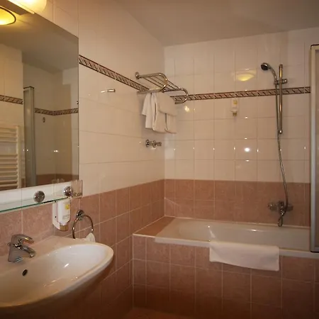 Otel 900 M Zur Oper Viyana