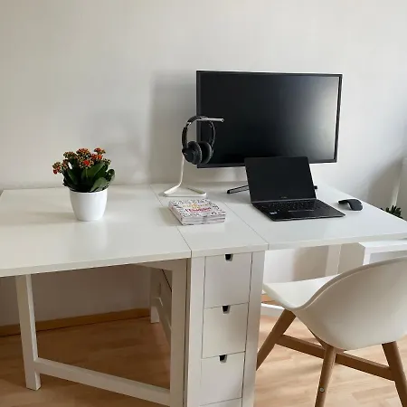 Central Sunny Flat With Free Parking *