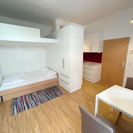 Metro Apartments Vienna Hostel *