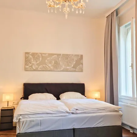 Mozart - Newly Renovated *
