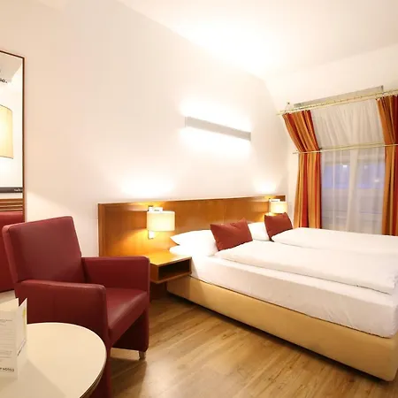 Hotel Arte Stadthalle 4*