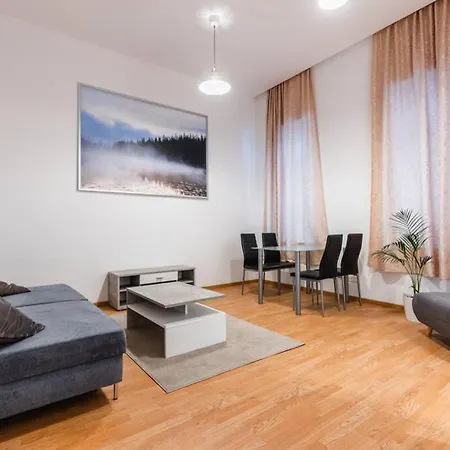 Family Next To Danube River Apartment *