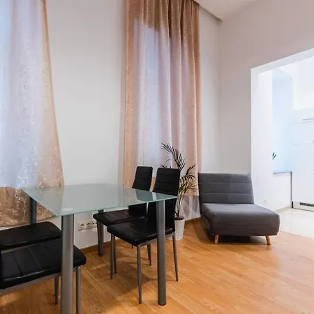 Apartment Family Next To Danube River *