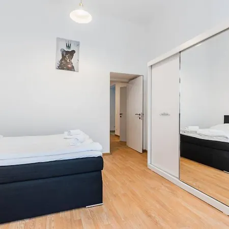 Apartment Family Next To Danube River