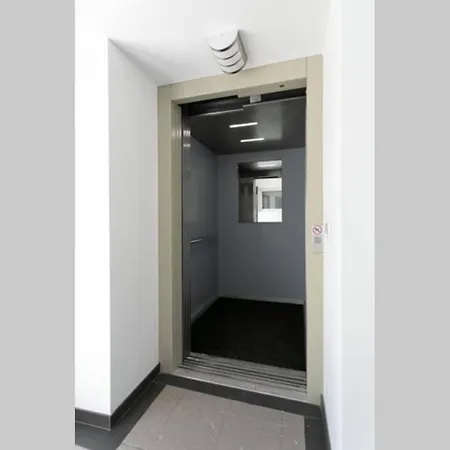 Penthouse With Amazing Terrace L Lf42 דירה