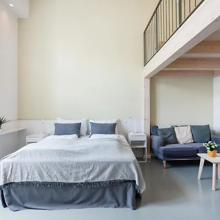 Vorgarten - Central, New And Stylish For Your Comfortable In