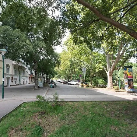 Vorgarten - Central, New And Stylish For Your Comfortable In *