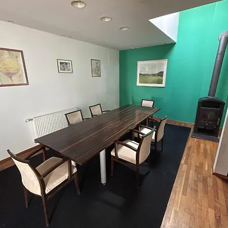 Metro Apartments Vienna Hostel