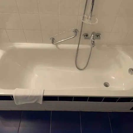 Apartment Modern Flat Incl Parking, Near Metro U1 *