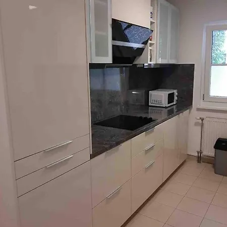 Modern Flat Incl Parking, Near Metro U1