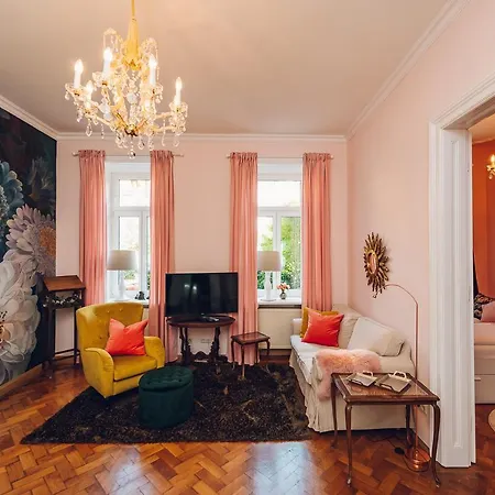 Daire Leuhusen Boutique Vienna, *
