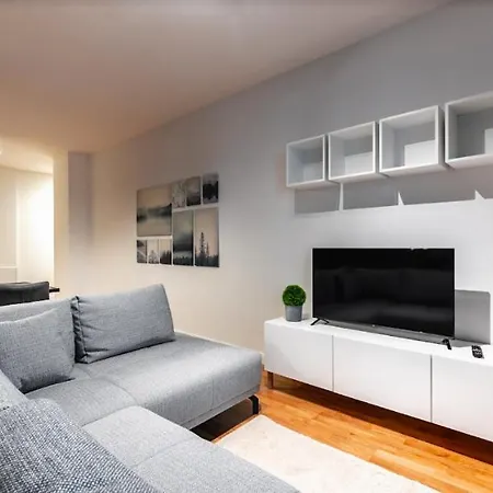 Authentic Next To Schwedenplatz Apartamento *