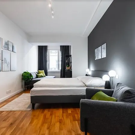 Authentic Next To Schwedenplatz Apartamento *