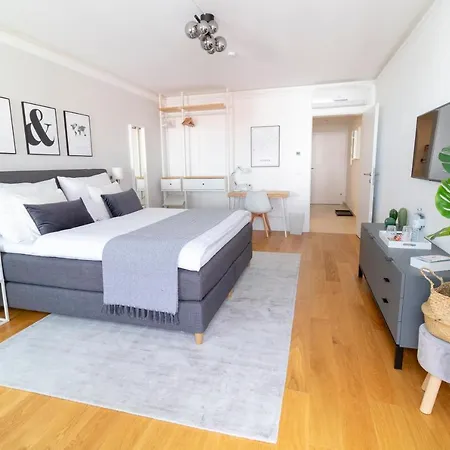 Boutique Sky Apt. With Balcony / Spot * Vienna