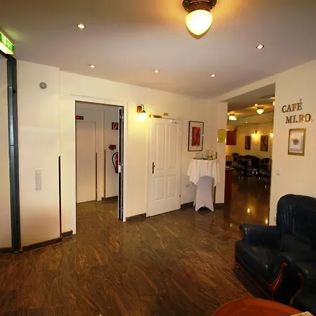 Otel 900 M Zur Oper Viyana