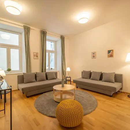 Karl I Levestate Apartment