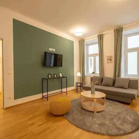 Karl I Levestate Apartment *