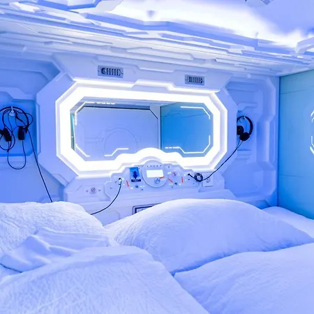 Kapselhotell Space - Hall *