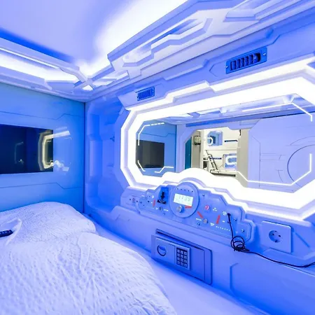 Space - Hall Kapselhotell