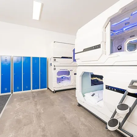 Space - Hall Kapselhotell *