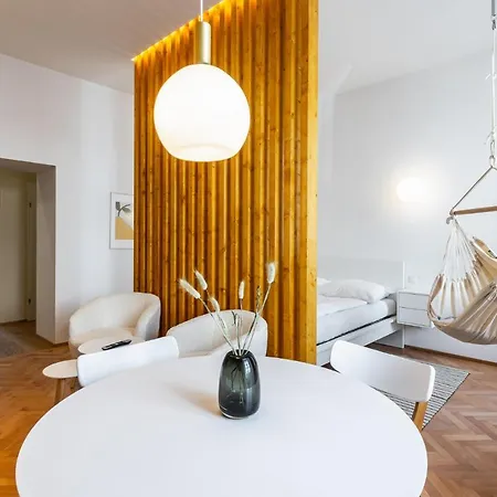 Classy And Elegant In A Calm Area Viena