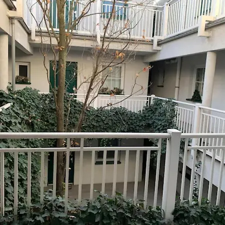 Modern Flat Incl Parking, Near Metro U1 *