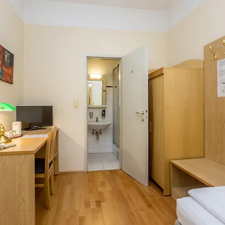 Graf Stadion Hotel 3*