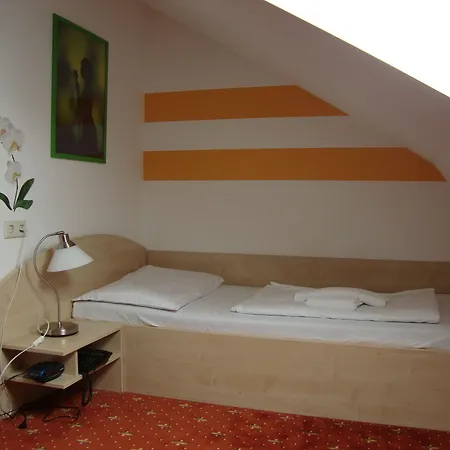 Hotel Lenas Donau 3*